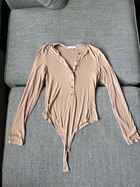 Betro Simone Light Brown Beige Ribbed Button Henley Bodysuit Medium